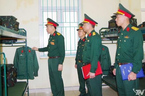 Kiểm tra huấn luyện chiến sĩ mới tại Trung đoàn 832
