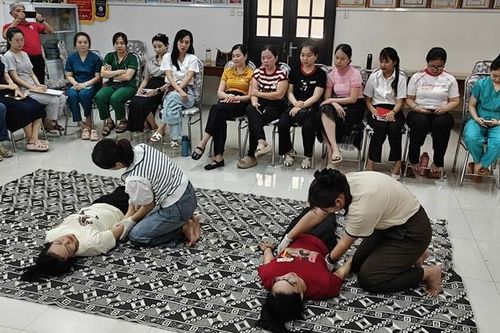 Hội Chữ thập đỏ TP. Huế tổ chức lớp tập huấn kỹ năng sơ cấp cứu cho giáo viên mầm non