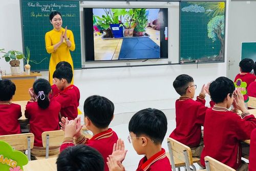 Phụ huynh áp lực với cuộc đua tiền tiểu học của con
