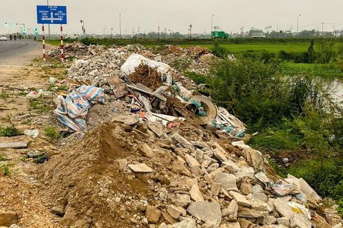 Đổ trộm rác thải xây dựng trong đêm, Nghệ An cần giải quyết triệt để