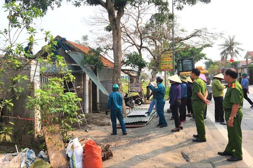 Nghệ An: Giải tỏa 44 ki-ốt lấn chiếm hành lang đường và kênh mương
