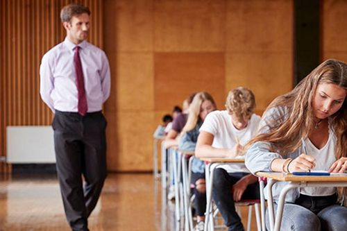 Áp lực thi cử có thể làm tăng nguy cơ trầm cảm khi trưởng thành