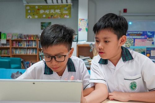 Gần 1/4 học sinh Hong Kong (Trung Quốc) phụ thuộc AI trong học tập