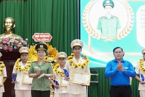 Phong trào thi đua 'Ba nhất' ở Công an Vĩnh Long: Phát huy sức trẻ vì nhân dân phục vụ