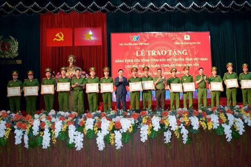 Khen thưởng các tập thể, cá nhân triệt phá vụ án 'Xôi Lạc TV'