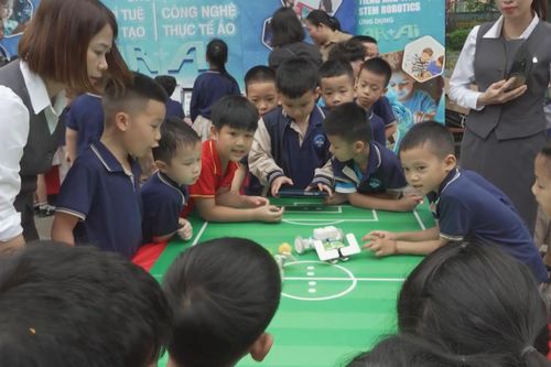 Mở lối tư duy cho học sinh qua AI, STEM và Robotics