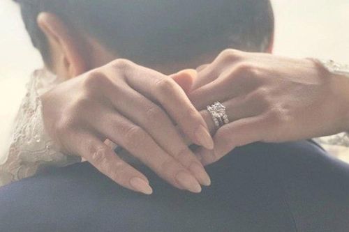 Nữ ca sĩ hạng A ly hôn chồng đại gia sau 7 tháng cưới: Thất nghiệp, bán sạch 800 đôi giày hàng hiệu để sống qua ngày