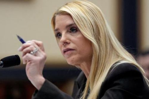 Ông Donald Trump sa thải Bộ trưởng Tư pháp Mỹ Pam Bondi