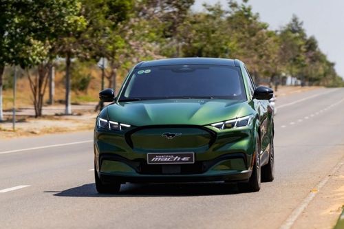 Ford Mustang Mach-E có mức giá mới, 1.699.000.000 đồng