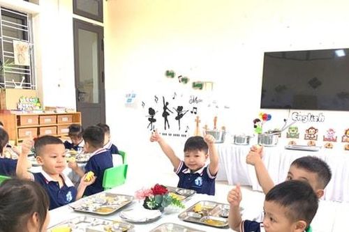 Xã Đoài Phương siết chặt an toàn thực phẩm, nâng cao chất lượng bữa ăn học đường
