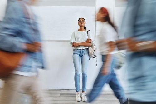 Gen Z và 'đại dịch cô đơn' nơi công sở