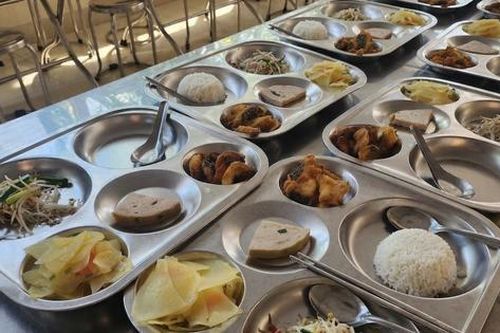 Xuân Mai rà soát bữa ăn bán trú sau thông tin về thịt lợn không bảo đảm an toàn