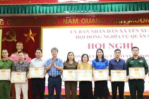 Xã Yên Xuân khen thưởng công tác tuyển chọn, gọi công dân nhập ngũ năm 2026