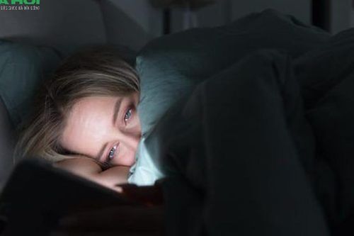 Ngủ đủ vẫn mệt? 3 thói quen buổi tối tưởng vô hại nhưng đang âm thầm 'rút cạn năng lượng' của bạn
