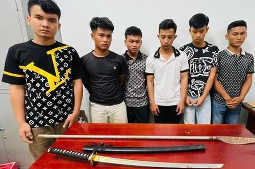Tạm giữ hình sự nhóm thanh niên đi chém người trong đêm ở Đắk Lắk