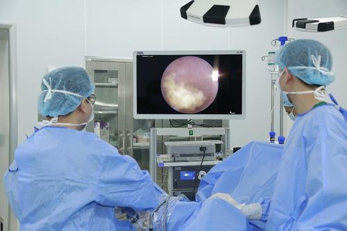 Công nghệ mới không 'dao kéo' rút ngắn thời gian điều trị sỏi thận xuống 24 giờ