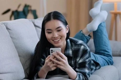 Chuyên gia phong thủy gây tranh cãi: 'Người thích nằm dài lại thu hút tài lộc'