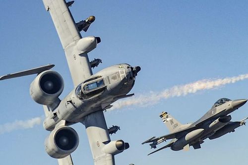 Cường kích A-10C Thunderbolt II của Mỹ rơi gần eo biển Hormuz , ngay sau khi tiêm kích F-15E bị bắn hạ