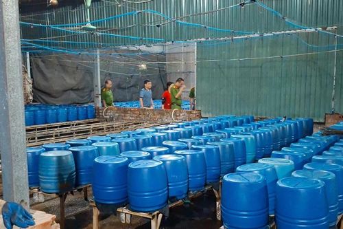 Cận cảnh cơ sở sản xuất hơn 500 tấn giá đỗ có sử dụng chất độc hại