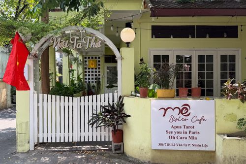 Quán cà phê TP.HCM 'phụ thu khách ngồi 10 tiếng' phản hồi tin đóng cửa
