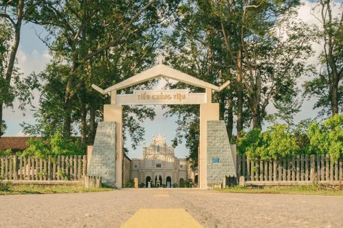 Tiểu chủng viện Bình Định 'gây sốt' trong phim 'Hẹn em ngày nhật thực'