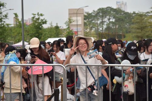 Concert 'Trạm Yêu 4 - Băng qua đại dương': Sôi động trước giờ diễn