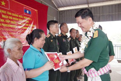 Lan tỏa nghĩa tình quân dân Việt - Lào tại Champasak dịp Bunpimay