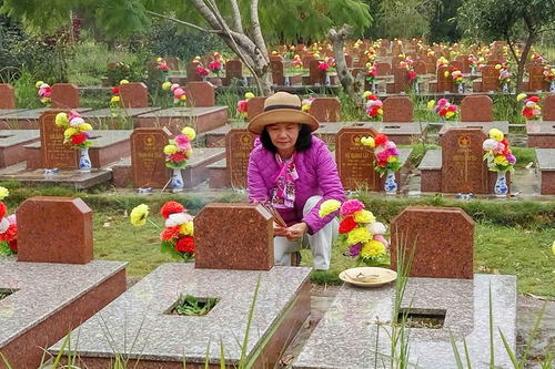 Vượt lên bệnh tật đi tìm đồng đội