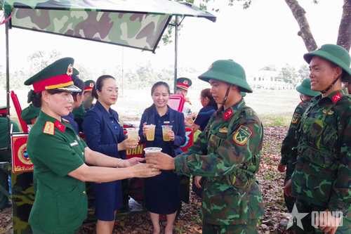 'Tiếp sức mùa huấn luyện' cho chiến sĩ mới tại Sư đoàn 5