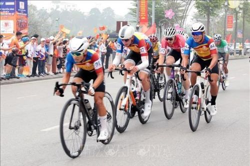Khởi tranh giải đua xe đạp toàn quốc Non sông liền một dải