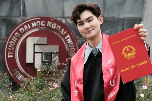 Nam sinh trường ĐH Ngoại thương cao 1m84 sở hữu bảng thành tích học tập 'khủng'