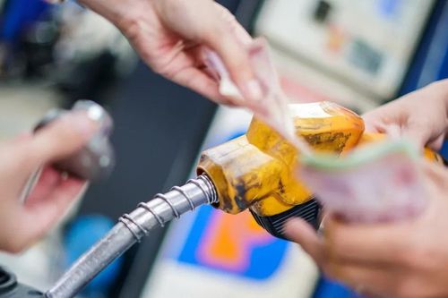 Giảm thu ngân sách khoảng 7.200 tỷ đồng/tháng khi giảm mức thuế xăng dầu