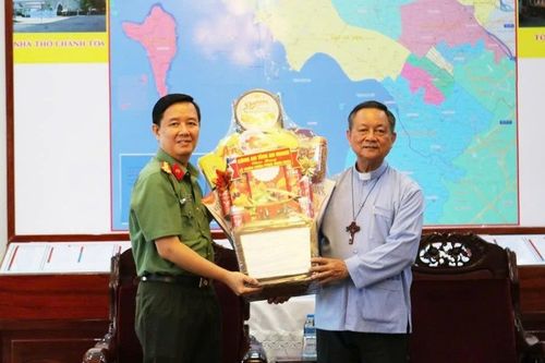 Lãnh đạo Công an An Giang thăm, chúc mừng Lễ Phục sinh 2026