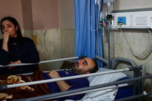 Nạn nhân vụ cây cầu bị tấn công ở Iran: 'Đá rơi như mưa'