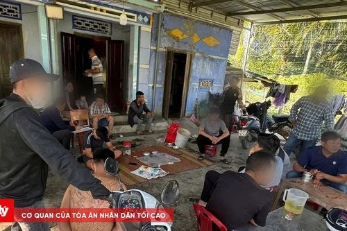 Triệt xóa tụ điểm đánh bạc, tạm giữ 15 đối tượng