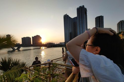 Hấp dẫn tour du thuyền ngắm hoàng hôn trên sông Sài Gòn