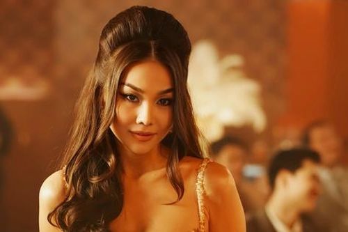 Siêu mẫu Thanh Hằng 'gây sốc' với hình ảnh 'đệ nhất vũ nữ'