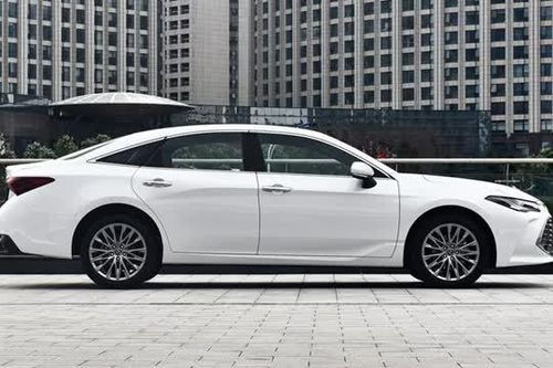 Toyota Avalon bổ sung thêm phiên bản mới, giá gần 690 triệu đồng