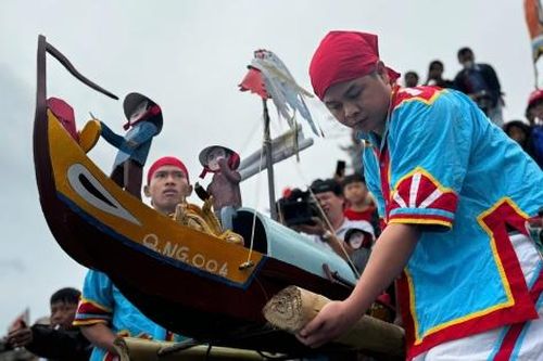 Hùng tráng Lễ Khao lề thế lính Hoàng Sa