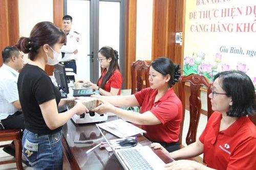 Chi tiền thưởng cho các hộ bàn giao đất ở thuộc dự án Cảng hàng không quốc tế Gia Bình