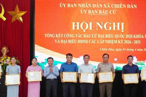 Xã Chiên Đàn khen thưởng 96 tập thể, cá nhân trong công tác bầu cử