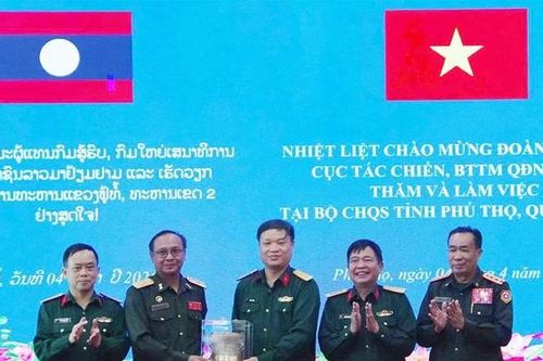 Trao đổi công tác quốc phòng, quân sự địa phương