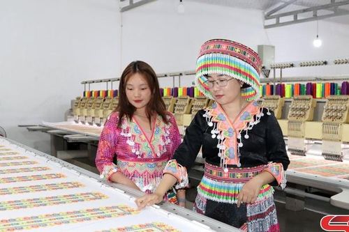 Sức sống mới của thổ cẩm dân tộc Mông