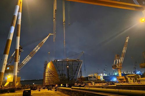 Công trường đóng tàu về đêm: Sao sa nơi bàn tay người thợ