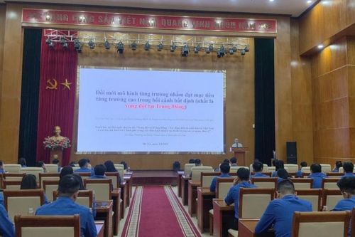 Tập huấn cán bộ Đoàn gắn với nhiệm vụ chuyên môn và đổi mới hoạt động