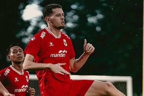 Vướng mắc pháp lý về cầu thủ nhập tịch giữa quy định của FIFA và luật pháp quốc gia