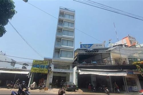 Nam thanh niên thoát chết sau khi nhảy lầu từ tầng 7