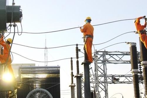 Điều hành lãi suất ngân hàng và cung ứng điện mùa Hè như thế nào?