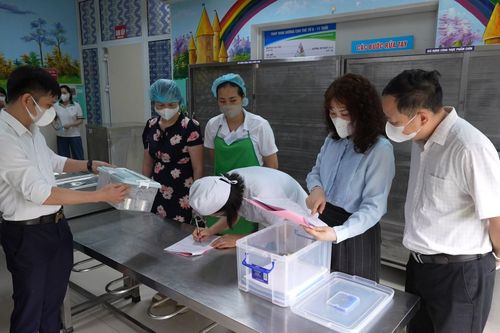 Phường Dương Nội giám sát chặt an toàn thực phẩm tại trường học