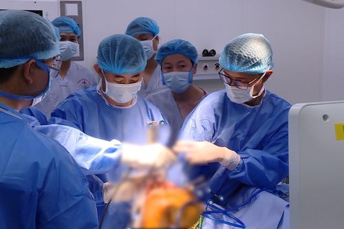 Thay khớp gối toàn phần dưới sự hỗ trợ của robot